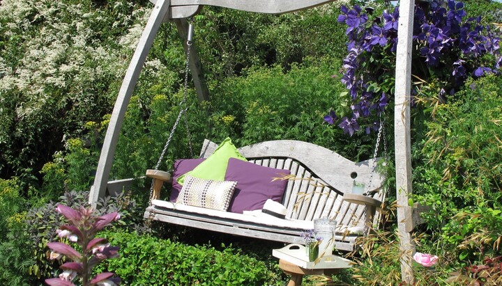 How To Maintain Your Wooden Garden Swing Seat