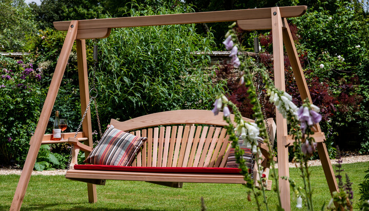 How To Incorporate a Cedar Swing Seat Into Your Garden Design